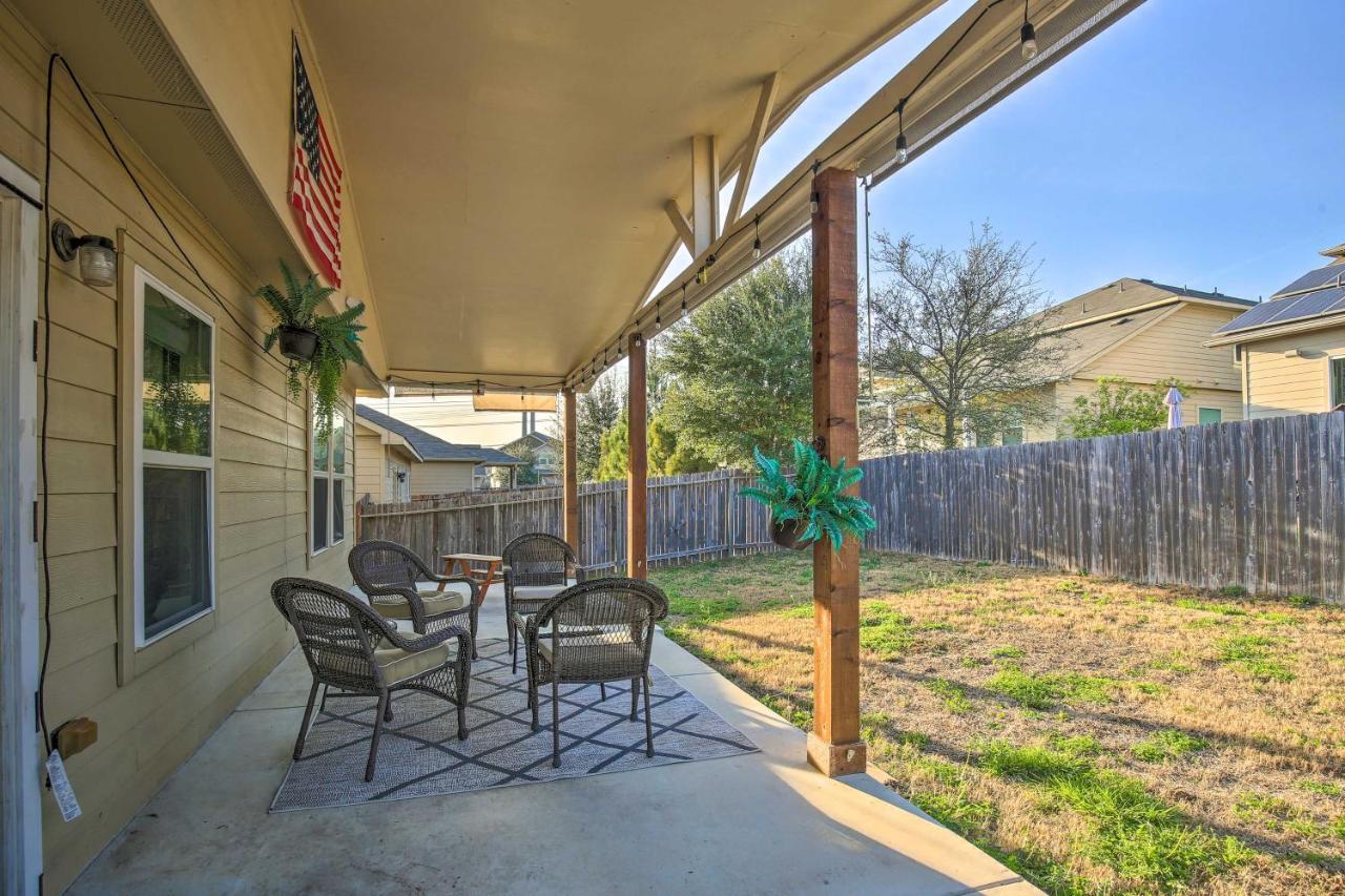 Spacious San Antonio Home With Private Backyard Exterior photo